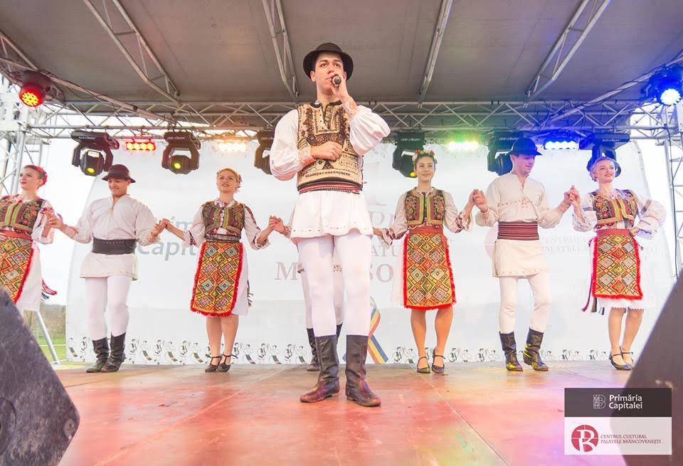 Dansuri populare românești — fotografie 3